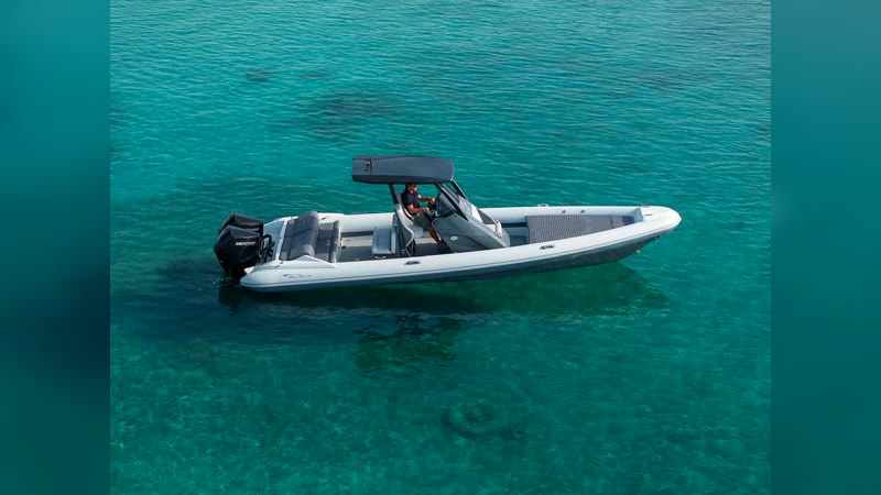 RIBCO Blade 30 from above in a clear bay