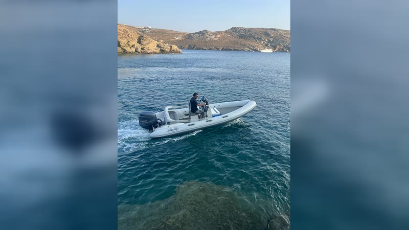 Diverib 550 anchored near the shore