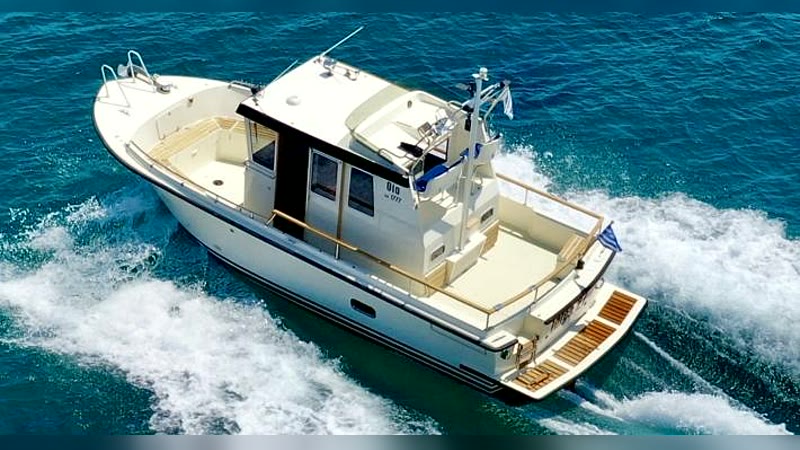 Targa 27 cruising offshore