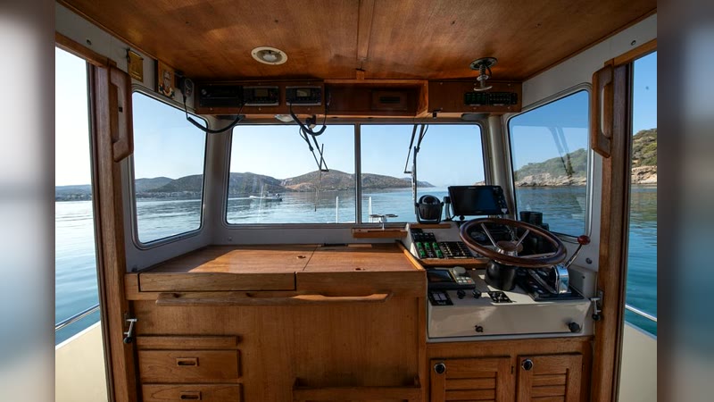 Targa 27 enclosed wheelhouse with warm teak detailing